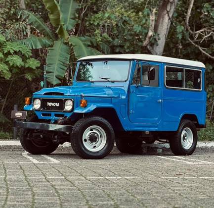 TOYOTA BANDEIRANTE 3.7 BJ50LV 4X4 TETO RIGIDO DIESEL 2P MANUAL
